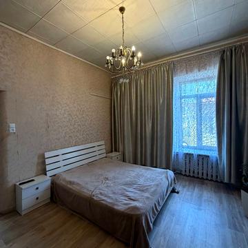 Богдана Хмельницького вул., 11