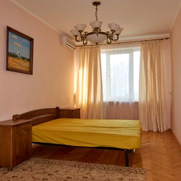 Старонаводницька вул., 8