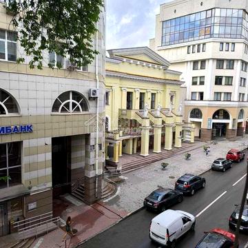 Чернишевська вул., 8