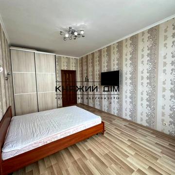 Гната Хоткевича вул. (Червоногвардійська), 12