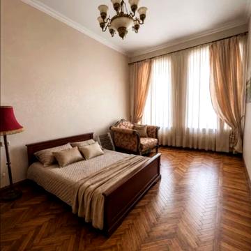 Базарна вул., 52