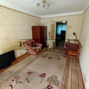 Братиславська вул., 8