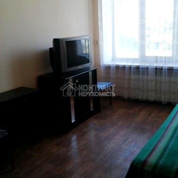 майдан Захисників України пл., 1