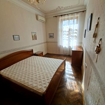 Панаса Мирного вул., 12/7