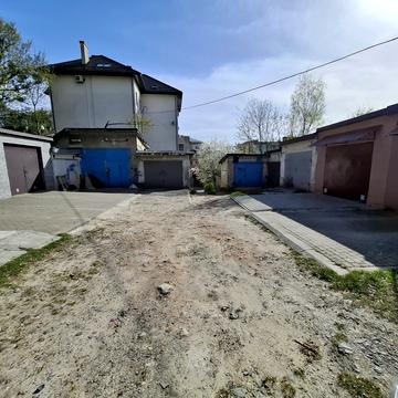 Олекси Довбуша вул., 7