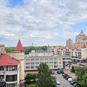 Володимира Івасюка просп. (Героїв Сталінграду), 10-А