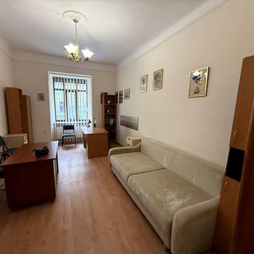 Лесі Українки вул., 43