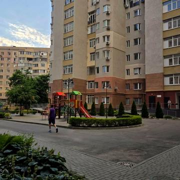 Євгена Чикаленка вул., (Будинок)
