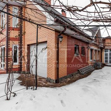 Богатирська вул., 4