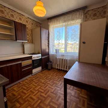 Новорічна вул., 73