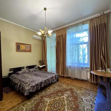 Троїцька вул., 2