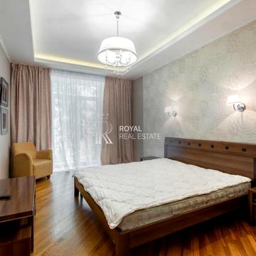 Шовковична вул., 13/2