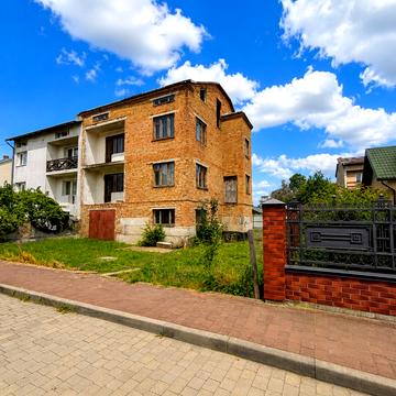 Незалежності вул., 30