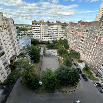 Олімпійська вул., 10