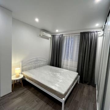 Миру вул., 7