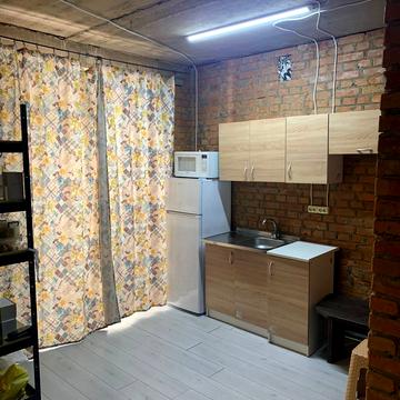 Макіївська вул., 17