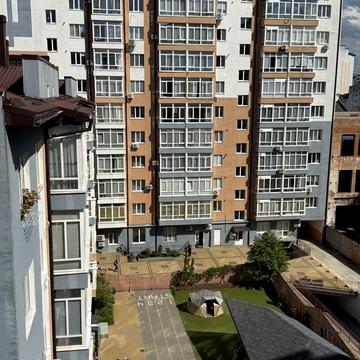 Андрія Мельника вул., 10 к4