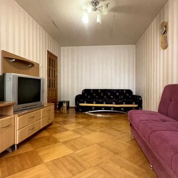 Анни Ахматової вул., 23
