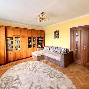 Івана Кавалерідзе вул. (), 8