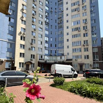 Академіка Глушкова просп., 9-В