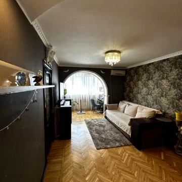 Краснова вул., 12