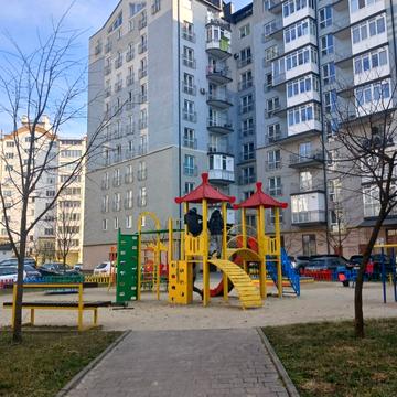 Володимира Івасюка вул., 7