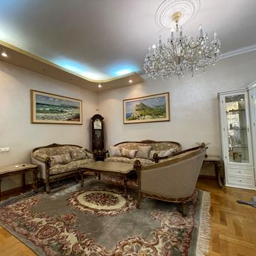 Пилипа Орлика вул., 6