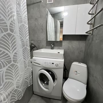 Євгена Маланюка пл., 9