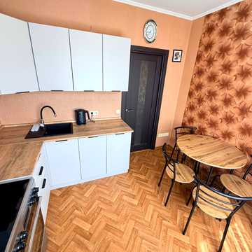Анни Ахматової вул., 14-Б