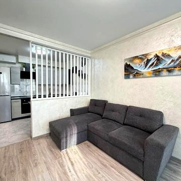 Салютна вул., (Будинок 02301-02303)