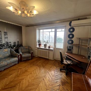 Незалежності бульв. (50 років Жовтня), 12
