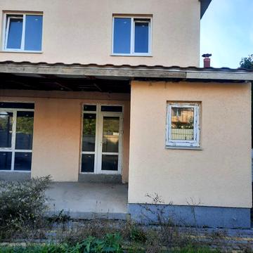 Горіхова вул.