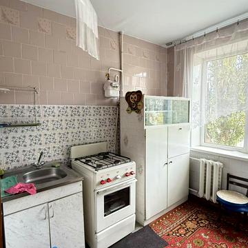 Героїв України вул., 4