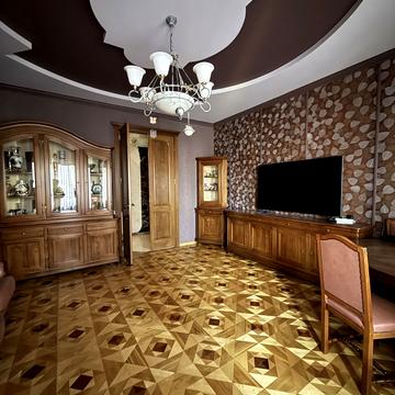 Мусліма Магомаєва вул., 8