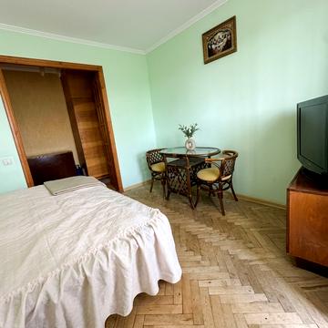 Любінська вул., 102