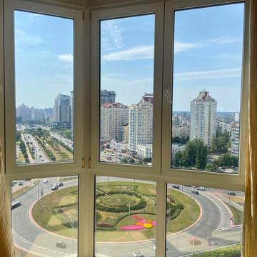 Володимира Івасюка просп. (Героїв Сталінграду), 24