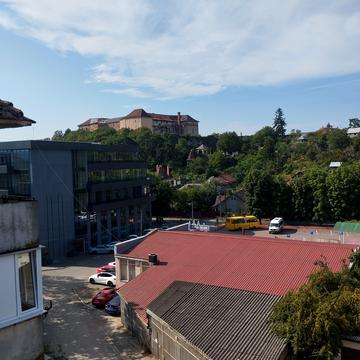 Острівна вул., 4