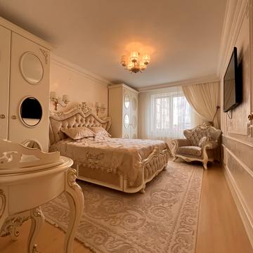 Анатолія Бортняка вул., 1