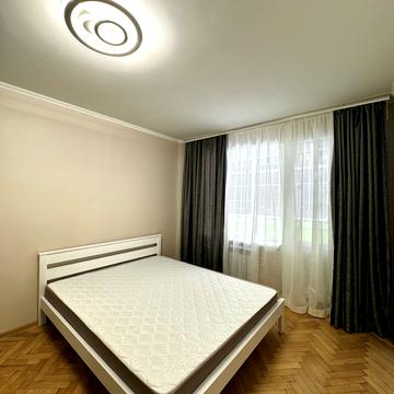 Івана Пулюя вул., 17
