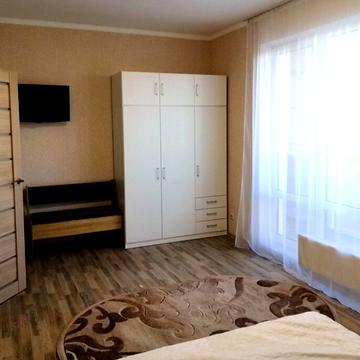 Практична вул., 8