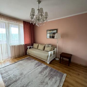 Івана Миколайчука вул., 36