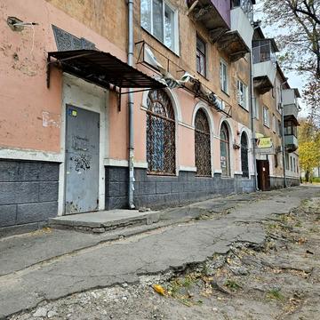 Віктора Мерзленка вул. (Хуліана Грімау), 1