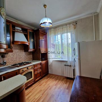 Каштанова вул., 8-А