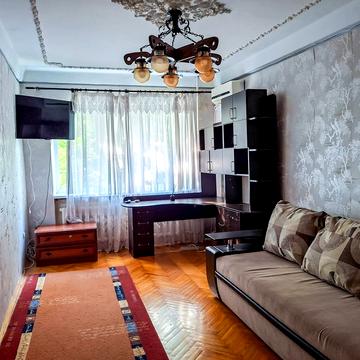 Радісна вул., 1