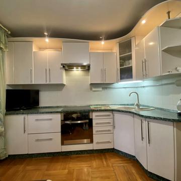 Академіка Корольова вул., 85/3