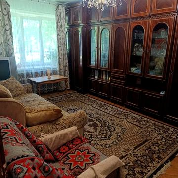 Космонавтів вул., 7а
