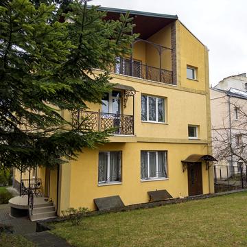 Чумацька вул., 8