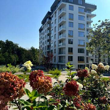 Петра Карманського вул. (), (Будинок 1)