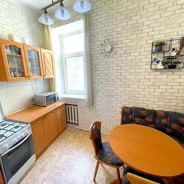 Богдана Хмельницького вул., 15/19