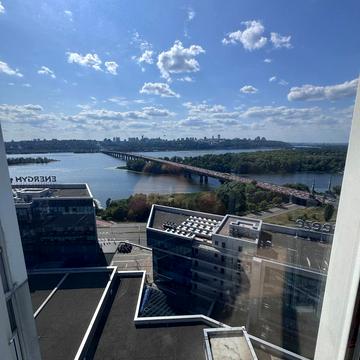 Дніпровська набережна вул., 1-А